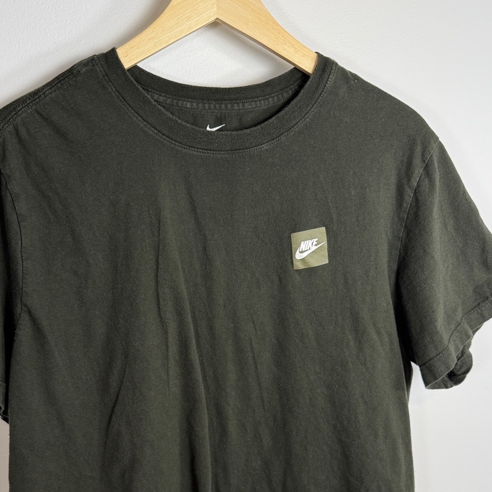 Nike Men's Olive Green Box Logo Graphic T-Shirt Large - Picture 3 of 6